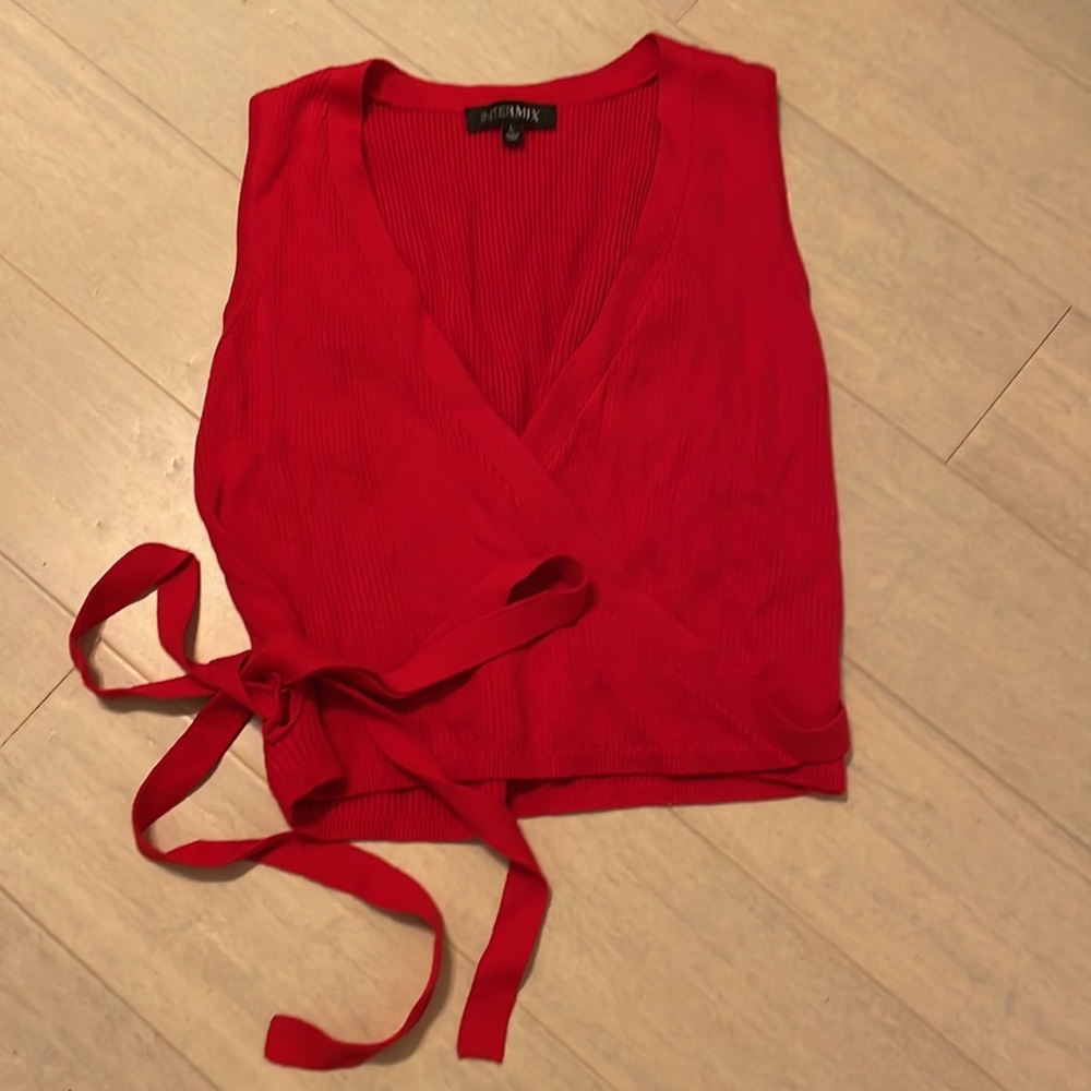 Red INTERMIX wrap top. Size L. Great for summer or layering!